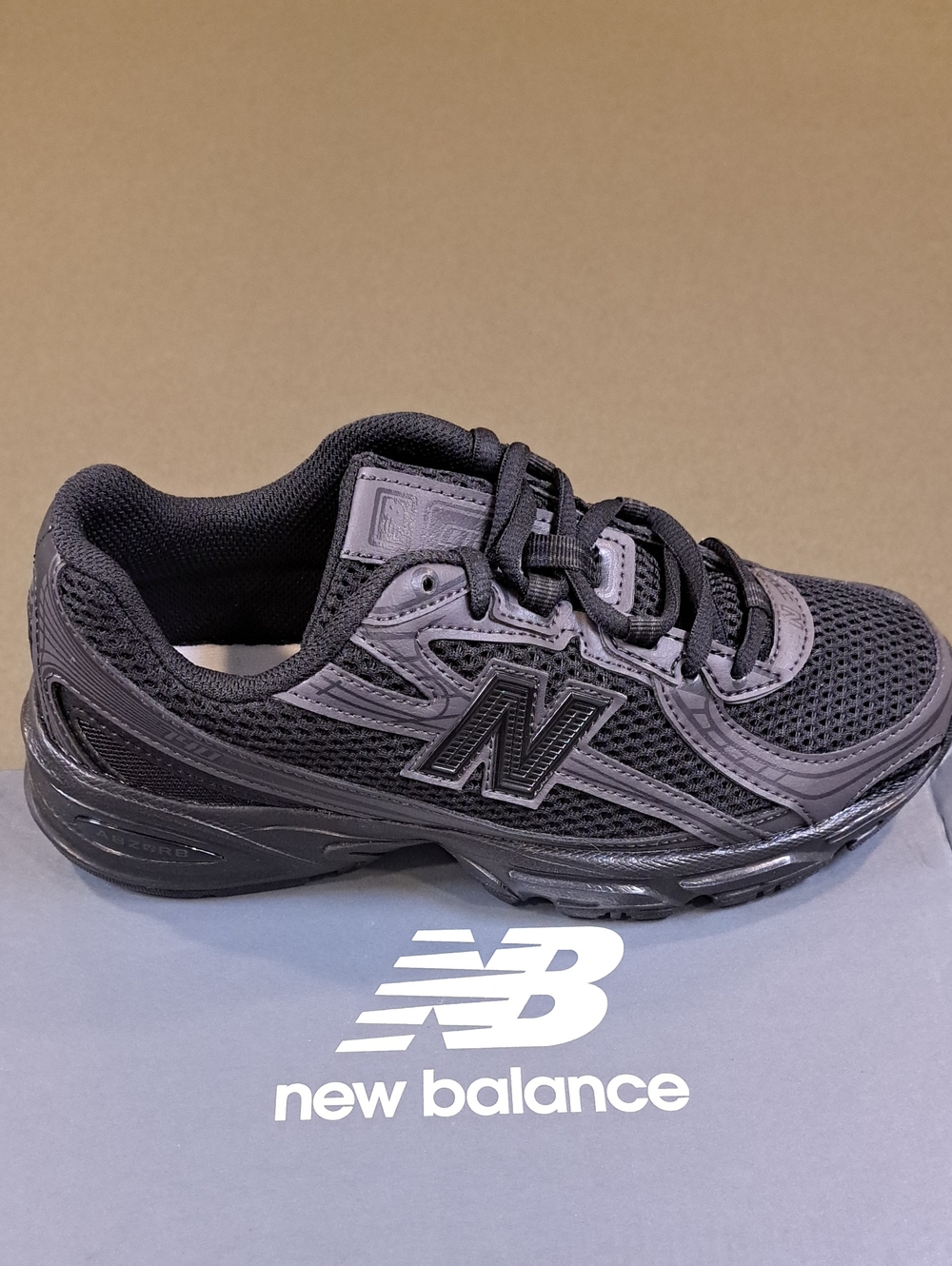 New Balance 740 Lace Sneakers - Color: Black Cement - Size: Kids 4.5